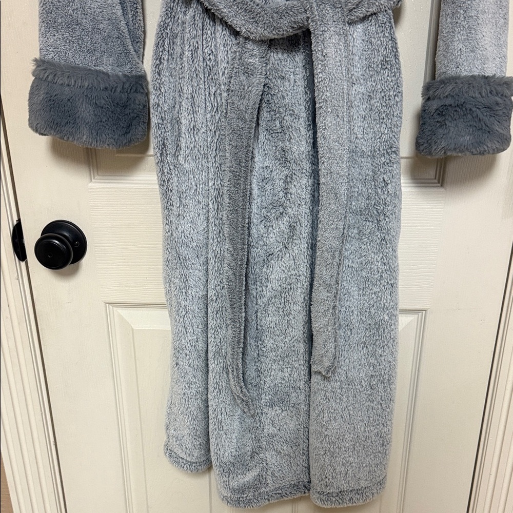 Secret Treasures Soft Gray Robe - Picture 8 of 12